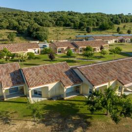 Résidence du Parc - Gorges de l'Hérault - Cévennes - Parc Sports & Loisirs Brissac Ganges，位于Brissac的酒店