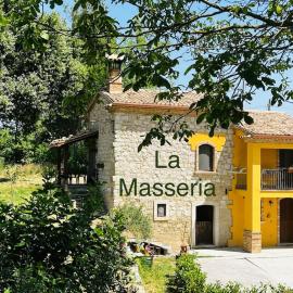 Appartamento in casale rustico - La Masseria，位于Busso的酒店