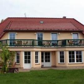Landsitz Rügen，位于格洛韦的酒店