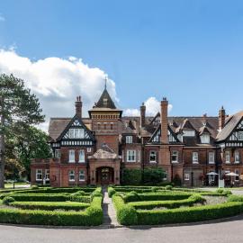 Woodlands Park Hotel，位于科巴姆的酒店