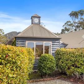 The Clocktower - Serene Stay at Herons Rise Vineyard，位于Kettering的酒店
