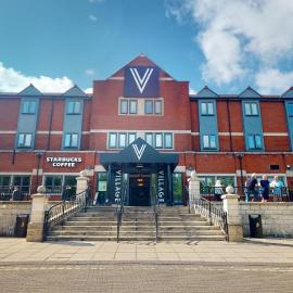 Village Hotel Cardiff，位于卡迪夫的酒店
