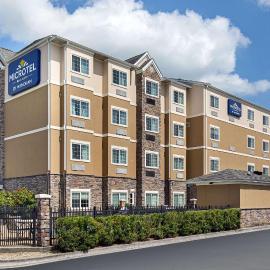Microtel Inn and Suites by Wyndham，位于欧佩莱卡的酒店