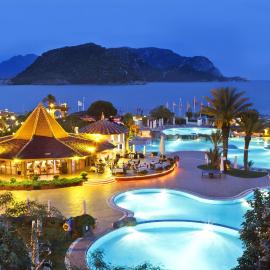 Marti Resort Deluxe Hotel，位于马尔马里斯的酒店