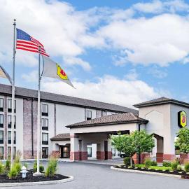 Super 8 by Wyndham Mount Laurel，位于劳雷尔山的酒店