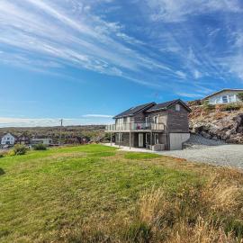 Nice Home In Bremnes With Wifi，位于Bremnes的酒店