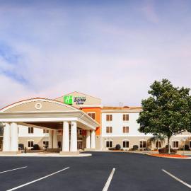 Holiday Inn Express Hotel & Suites Inverness by IHG，位于Lecanto的酒店