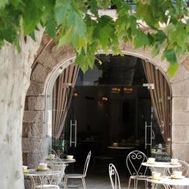 Logis Hôtel la Vallée de l'Arc，位于特雷斯的酒店