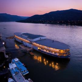 Aquamarina Hotel Visegrád，位于维谢格拉德的酒店