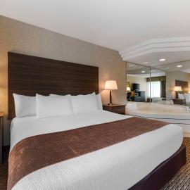 Best Western Spooner Riverplace,位于Spooner的酒店
