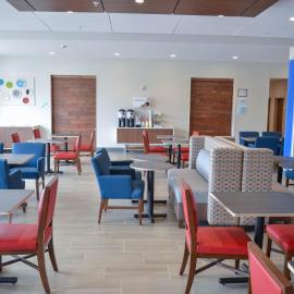 Holiday Inn Express & Suites Raleigh Airport - Brier Creek by IHG，位于罗利的酒店