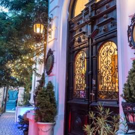 Conacul Coroanei Luxury Boutique,位于布加勒斯特的酒店