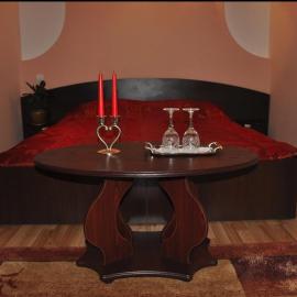 Hotel Ellegance，位于Donduşeni的酒店