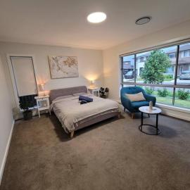 5 bedroom new house (no stairs)，位于Marsden Park的酒店