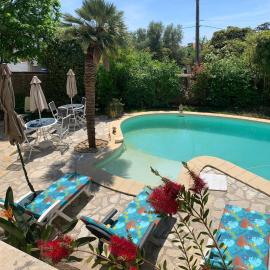Grande chambre dans villa proche de la plage，位于塞特港的酒店