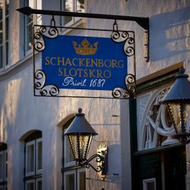 Schackenborg Slotskro，位于岑讷的酒店
