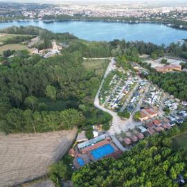 Camping Bungalow el Llac de Banyoles，位于Porqueres的酒店