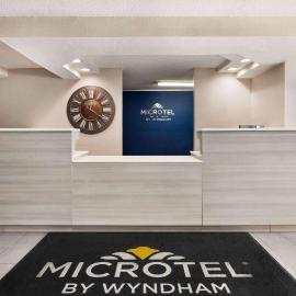Microtel Inn & Suites by Wyndham Florence/Cincinnati Airpo，位于弗洛伦斯的酒店