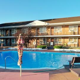Budget Host East End Riverhead，位于河头镇的酒店