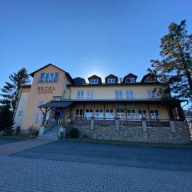 hotel Sádek，位于Díly的酒店