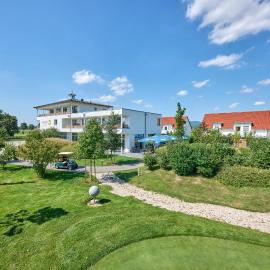 Bachhof Resort Hotel，位于施特劳宾的酒店