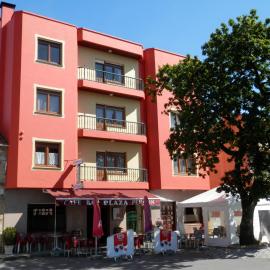 Pensión Plaza，位于Quintáns的酒店