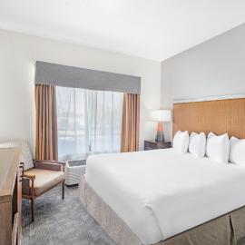 Ramada by Wyndham Bakersfield，位于贝克斯菲尔德的酒店