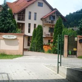 Casa de Vacanta Eva，位于Stoeneşti的酒店