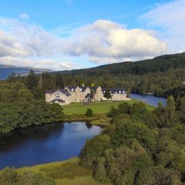 Loch Tummel Hotel，位于Tummel Bridge的酒店