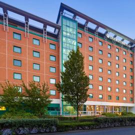 DoubleTree by Hilton Woking，位于沃金的酒店