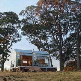 Southern Highlands Vineyard Cabin by Outpost，位于Exeter的酒店