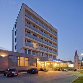 Hotel Limba CTT，位于特夫尔多辛的酒店