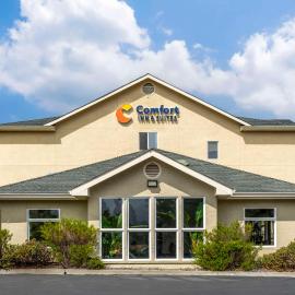 Comfort Inn & Suites Redwood Country，位于福图纳的酒店