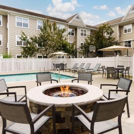 Residence Inn by Marriott Boston Foxborough，位于福克斯伯勒的酒店