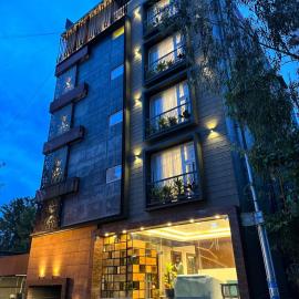 ROYAL ACE LUXUR，位于班加罗尔的酒店