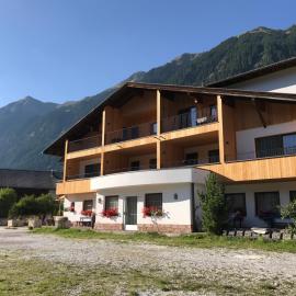 Alpenspitz Appartements - Garni - B&B,位于拉辛的酒店