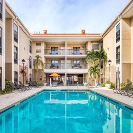 Hampton Inn & Suites Orlando-East UCF，位于奥兰多的酒店
