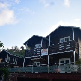 Coastal Bay Inn Resort，位于阿利鲍格的酒店