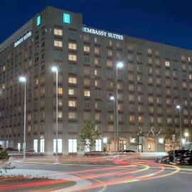 Embassy Suites Boston at Logan Airport，位于波士顿的酒店