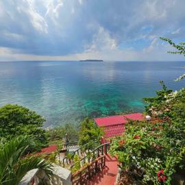 Sandra's Holiday House