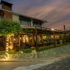 Quindeloma Art Hotel & Gallery，位于里奥班巴的酒店