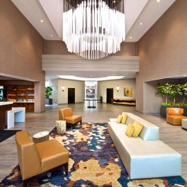 Embassy Suites by Hilton Seattle North Lynnwood，位于林伍德的酒店