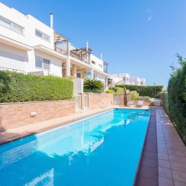Anavyssos Riviera Cozy Bee Home Maisonette，位于阿纳维索斯的酒店
