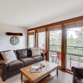 Seventh Mountain Condo in Bend w/ Scenic Views!，位于本德的酒店