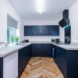 Spacious 3 bedroom close to Leeds city centre with parking - Short Stay Leeds，位于Knowsthorpe的酒店