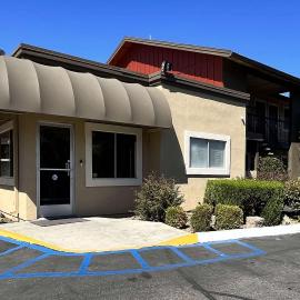 Super 8 by Wyndham Red Bluff，位于雷德布拉夫的酒店
