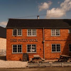 The Fuzzy Duck，位于Newbold on Stour的酒店