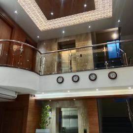 Grand Courtyard Business Hotel, Saligramam，位于钦奈的酒店