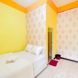 Sion Homestay Mitra RedDoorz near Terminal Kertajaya Mojokerto，位于Brangkal的酒店