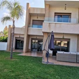 Maison de luxe dans une résidence fermée avec Piscine communautaire & Free Parking,NR 63 à Marina，位于萨伊迪耶的酒店